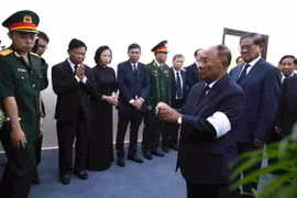 Đoàn lãnh đạo cấp cao Đảng Nhân dân Campuchia (CPP) do Chủ tịch danh dự CPP Samdech Heng Samrin dẫn đầu viếng Tổng Bí thư Nguyễn Phú Trọng tại Đại sứ quán Việt Nam, sáng 25/7/2024. (Ảnh: Huỳnh Thảo/TTXVN)
