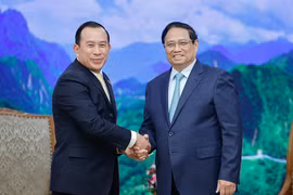 Thủ tướng Phạm Minh Chính tiếp Bộ trưởng Thanh tra Campuchia Huot Hak. (Ảnh: Dương Giang/TTXVN)