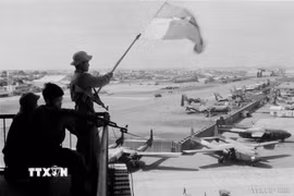 Cách mạng Việt Nam đã hoàn thành thắng lợi mục tiêu giải phóng miền Nam, thống nhất đất nước. (Ảnh: TTXVN)