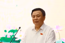 Ông Nguyễn Xuân Thắng, Ủy viên Bộ Chính trị, Giám đốc Học viện Chính trị Quốc gia Hồ Chí Minh, Chủ tịch Hội đồng Lý luận Trung ương phát biểu tại hội nghị tiếp xúc cử tri thị xã Đông Triều, tỉnh Quảng Ninh. (Ảnh: Đức Hiếu/TTXVN)