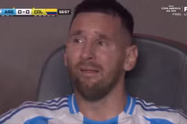 Messi bật khóc khi không thể tiếp tục đá chung kết Copa America 2024
