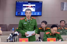 Thiếu tướng Nguyễn Văn Thành, Phó Cục trưởng Cục Cảnh sát Điều tra tội phạm về tham nhũng, kinh tế, buôn lậu thông tin đến các cơ quan thông tấn, báo chí. (Ảnh: Phạm Kiên/TTXVN)