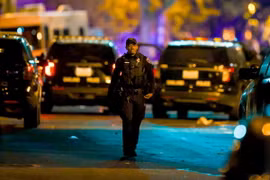 Cảnh sát có mặt tại nơi xảy ra vụ xả súng. (Nguồn: independent)