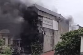 Xúc động với cảnh "người hùng" giải cứu nạn nhân vụ cháy nhà trọ tại Hà Nội