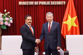 Đại tướng Tô Lâm, Bộ trưởng Bộ Công an tiếp Phó Tư lệnh Cảnh sát quốc gia Indonesia (INP) Agus Adrianto. (Ảnh: Phạm Kiên/TTXVN)