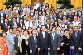 Chủ tịch nước Trần Đại Quang tiếp Đoàn đại biểu Doanh nghiệp vừa và nhỏ tiêu biểu năm 2016. (Ảnh: Nhan Sáng/TTXVN)