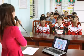Tuyên truyền chăm sóc sức khỏe sinh sản vị thành niên, thanh niên được triển khai tại các trường học trên địa bàn tỉnh Bắc Giang. (Ảnh: Dương Ngọc/TTXVN)