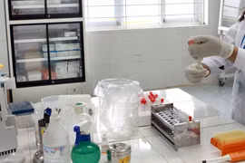 Xét nghiệm HIV tại một Trung tâm Phòng, chống HIV/AIDS. (Ảnh: TTXVN)