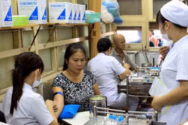 Tăng cường giải quyết chống nắng nóng cho người bệnh 