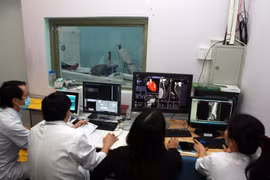 Bệnh viện quận Thủ Đức đầu tư trang thiết bị hiện đại phục vụ bệnh nhân. (Ảnh: Phương Vy/TTXVN)