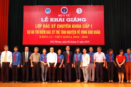 Khai giảng khóa 13 cho 35 bác sỹ trẻ. (Ảnh: PV/Vietnam+)