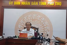 Đại diện Ủy ban Nhân dân tỉnh thông tin trong cuộc họp. (Ảnh: PV/Vietnam+)