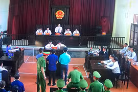 Toàn cảnh phiên tòa trong phiên xét xử ngày 5/6. (Ảnh: PV/Vietnam+)