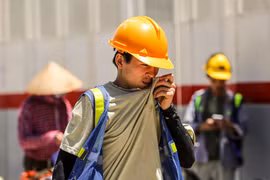 Người dân cần biết cách giữ gìn sức khỏe trong những ngày nắng nóng. (Ảnh: Minh Sơn/Vietnam+)