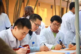 Chương trình “Blouse trắng - Trái tim hồng” thu về gần 400 đơn vị máu