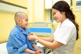 Blouse trắng về bản đoạt giải Nhất cuộc thi ảnh nét đẹp ngành y 