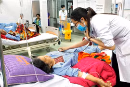 Người bệnh được thụ hưởng dịch vụ y tế chất lượng cao ngay tại bệnh viện tuyến huyện. (Ảnh: Dương Ngọc/TTXVN)