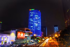 [Photo] Thắp lên sắc xanh lam vì tình yêu thương với người tự kỷ