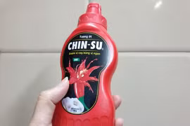 Một mẫu chai tương ớt Chinsu. (Ảnh: PV/Vietnam+)