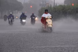 Mưa lớn gây ngập. (Ảnh: Xuân Dự/TTXVN)