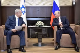Tổng thống Nga Vladimir Putin và Thủ tướng Israel Benjamin Netanyahu tại cuộc gặp ở Sochi của Nga ngày 23/8/2017. (Ảnh: AFP/TTXVN)