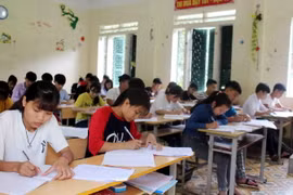 Một buổi ôn thi môn Ngữ văn của học sinh Trường Phổ thông dân tộc nội trú Mường Tè, tỉnh Lai Châu. (Ảnh: Công Tuyên/TTXVN)