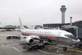 Máy bay Boeing 737-800 của hãng hàng không American Airlines tại sân bay O'Hare ở Chicago, Mỹ. (Nguồn: AFP/TTXVN)