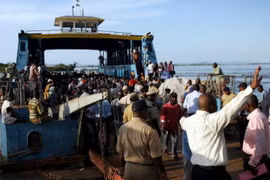 Một tàu chở khách ở CHDC Congo. (Nguồn: Reuters)