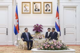 Thủ tướng Chính phủ Vương quốc Campuchia Samdech Hun Sen tiếp Bộ trưởng Công an Tô Lâm. (Ảnh: Phan Minh Hưng/TTXVN)