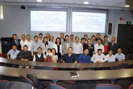 Thành viên Câu lạc bộ các nhà khoa học Việt Nam ở Queensland chụp ảnh chung tại buổi ra mắt. (Ảnh: Khánh Linh/Vietnam+)