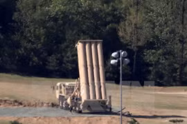 Hệ thống THAAD được vận chuyển tới Seongju, Hàn Quốc ngày 1/5. (Nguồn: EPA/TTXVN)