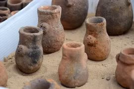 Cổ vật được tìm thấy bên trong lăng mộ thuộc nền văn minh Inca ở di chỉ khảo cổ Mata Indio thuộc vùng Lambayeque, Peru. (Nguồn: AFP/TTXVN)