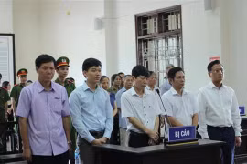Các bị cáo tại phiên tòa phúc thẩm. (Ảnh: Vũ Hà/TTXVN)