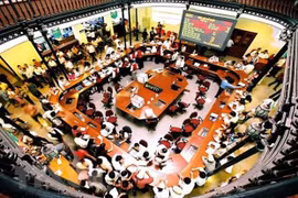 Một phiên đấu giá tại Sở Giao dịch chứng khoán Hà Nội. (Ảnh: Phạm Hậu/TTXVN)