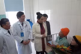 Hai bệnh nhân đầu tiên khỏi ung thư vú nhờ ghép tế bào gốc