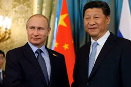 Tổng thống Nga Putin (trái) và Chủ tịch Trung Quốc Tập Cận Bình trong một cuộc gặp. (Nguồn: The Indian Express)