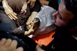 Nạn nhân thiệt mạng trong các vụ tấn công ở Gaza. (Nguồn: AFP/TTXVN)