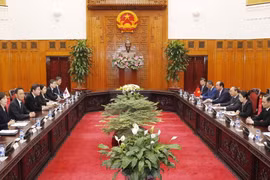 Thủ tướng Nguyễn Xuân Phúc tiếp Thủ tướng Hàn Quốc Lee Nak-yon nhân dịp sang Việt Nam dự lễ Quốc tang Chủ tịch nước Trần Đại Quang. (Ảnh: Lâm Khánh/TTXVN)