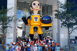Bức tượng 'Em bé Mặt Trời.' (Nguồn: Sputnik)