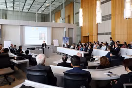 Giáo sư-tiến sỹ Gert Bruche, Chủ tịch Tuần châu Á-Thái Bình Dương Berlin 2018, phát biểu khai mạc hội thảo. (Ảnh: Phạm Văn Thắng/TTXVN)