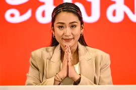 Bà Paetongtarn Shinawatra, thành viên đảng Pheu Thai (Vì nước Thái) trong cuộc họp báo tại Bangkok, ngày 15/5/2023. (Ảnh: AFP/TTXVN)