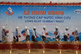 Nghi thức khởi công dự án xây dựng hệ thống cấp nước Vĩnh Cửu. (Ảnh: Sỹ Tuyên/TTXVN)