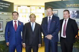 Thủ tướng Nguyễn Xuân Phúc đến thăm Tập đoàn Dầu khí Zarubezhneft. (Ảnh: Thống Nhất/TTXVN)