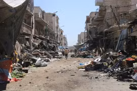 Một khu chợ ở Idlib tan hoang sau cuộc không kích hồi tháng 4/2016. (Nguồn: AFP)