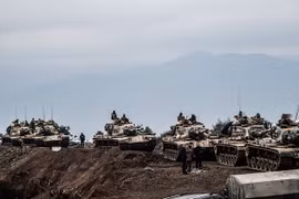 Xe quân sự Thổ Nhĩ Kỳ được triển khai tại Hassa, tỉnh Hatay, chuẩn bị tiến vào Syria ngày 21/1. (Nguồn: AFP/TTXVN)
