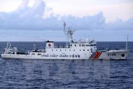 Tàu hải giám Trung Quốc hoạt động gần khu vực tranh chấp trên biển Hoa Đông. (Ảnh: AFP/TTXVN)