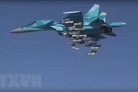 Máy bay Sukhoi Su-34 của Nga tiến hành một vụ không kích nhằm vào các mục tiêu IS tại Deir ez-Zor, Syria. (Nguồn: EPA/TTXVN)
