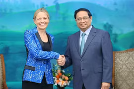 Thủ tướng Phạm Minh Chính tiếp bà Susan Pointer, Phó Chủ tịch Tập đoàn Amazon. (Ảnh: Dương Giang/TTXVN)