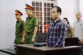 Bị cáo Trần Đình Trung tại phiên tòa. (Ảnh: Thanh Tân/TTXVN)