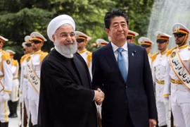 Thủ tướng Nhật Bản Shinzo Abe và Tổng thống Iran Hassan Rouhani. (Nguồn: Reuters)